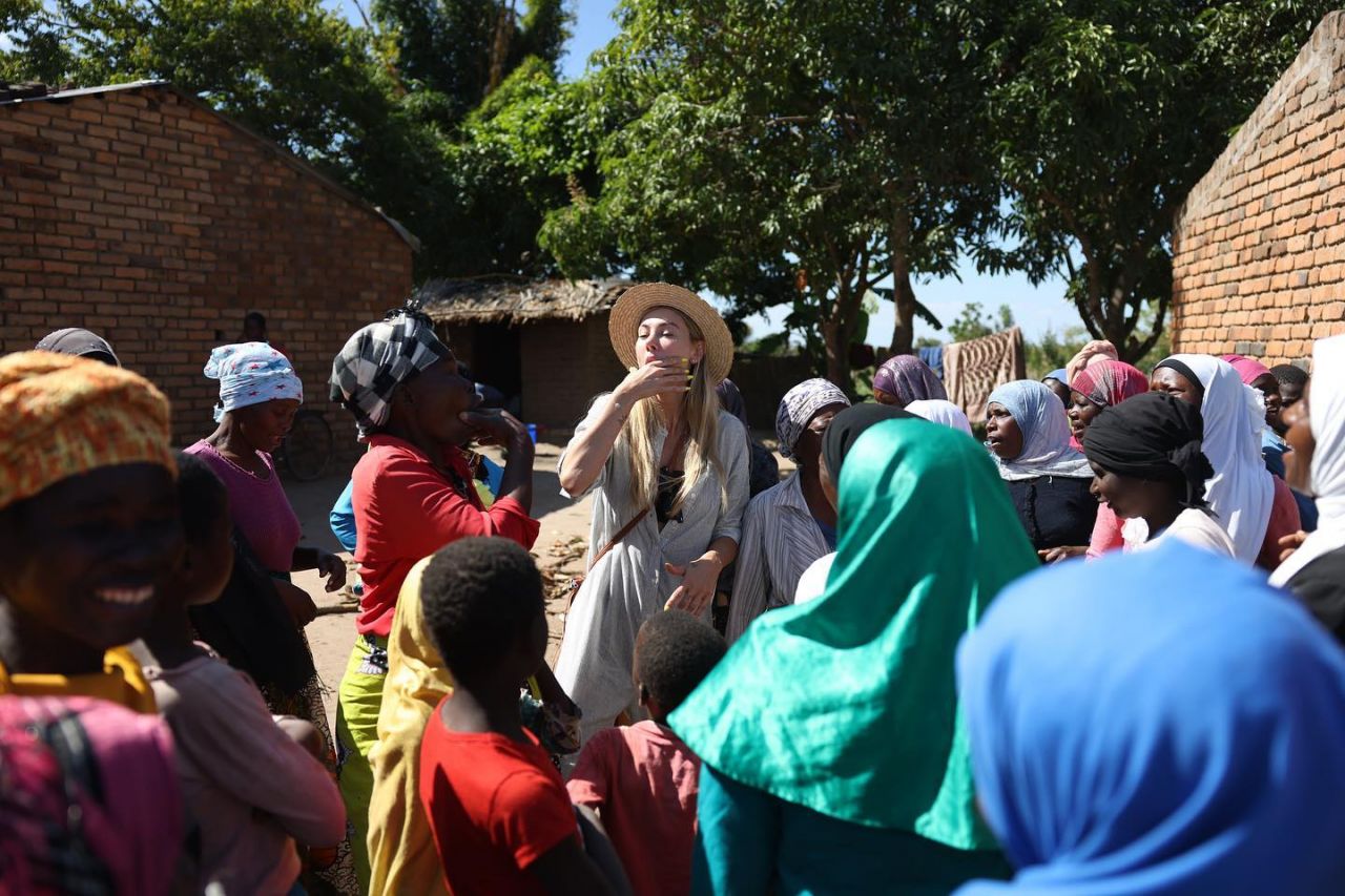 Şeyma Subaşı bu kez takdir topladı! Afrika'da yetim çocuklarla bir araya geldi 1