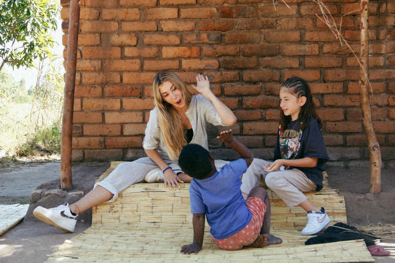 Şeyma Subaşı bu kez takdir topladı! Afrika'da yetim çocuklarla bir araya geldi 5