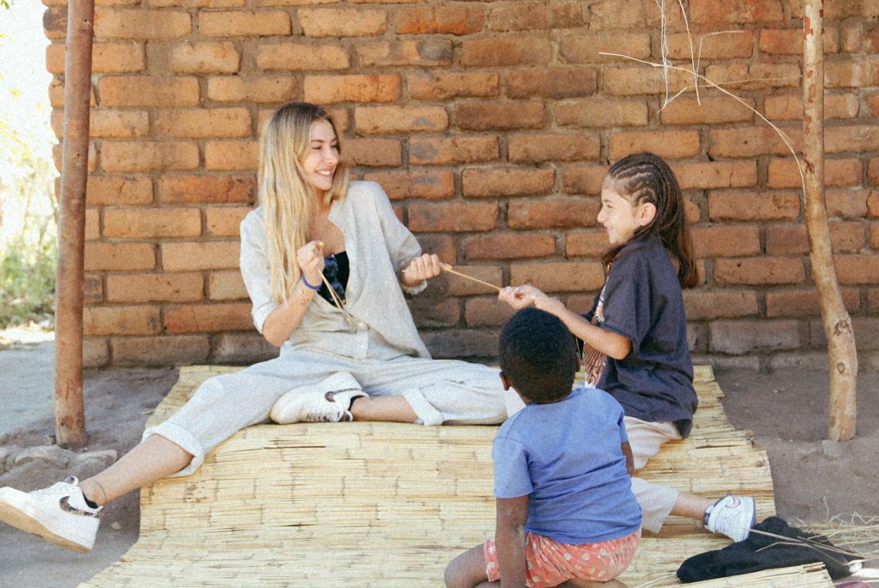 Şeyma Subaşı bu kez takdir topladı! Afrika'da yetim çocuklarla bir araya geldi 7