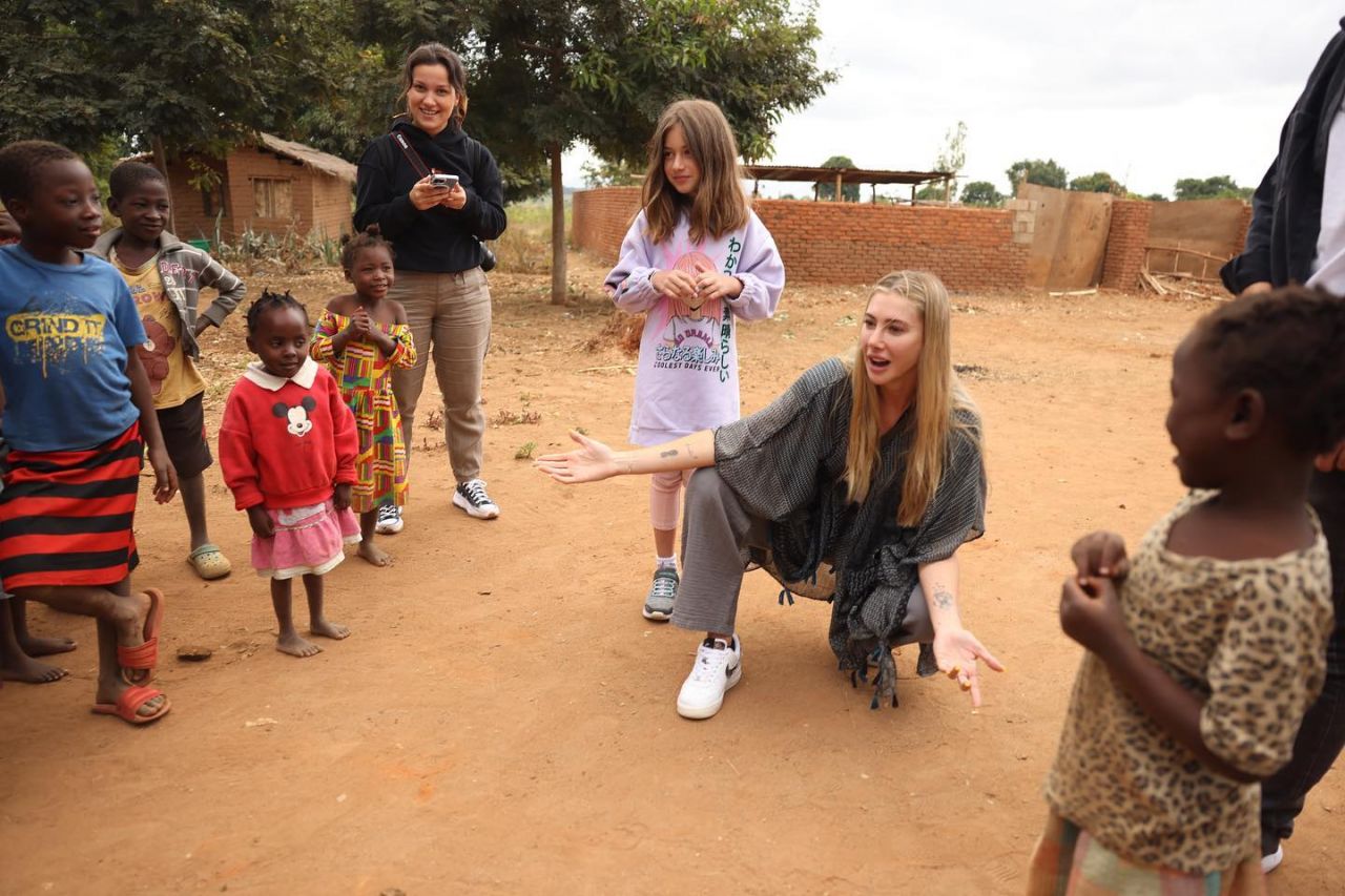Şeyma Subaşı bu kez takdir topladı! Afrika'da yetim çocuklarla bir araya geldi 22