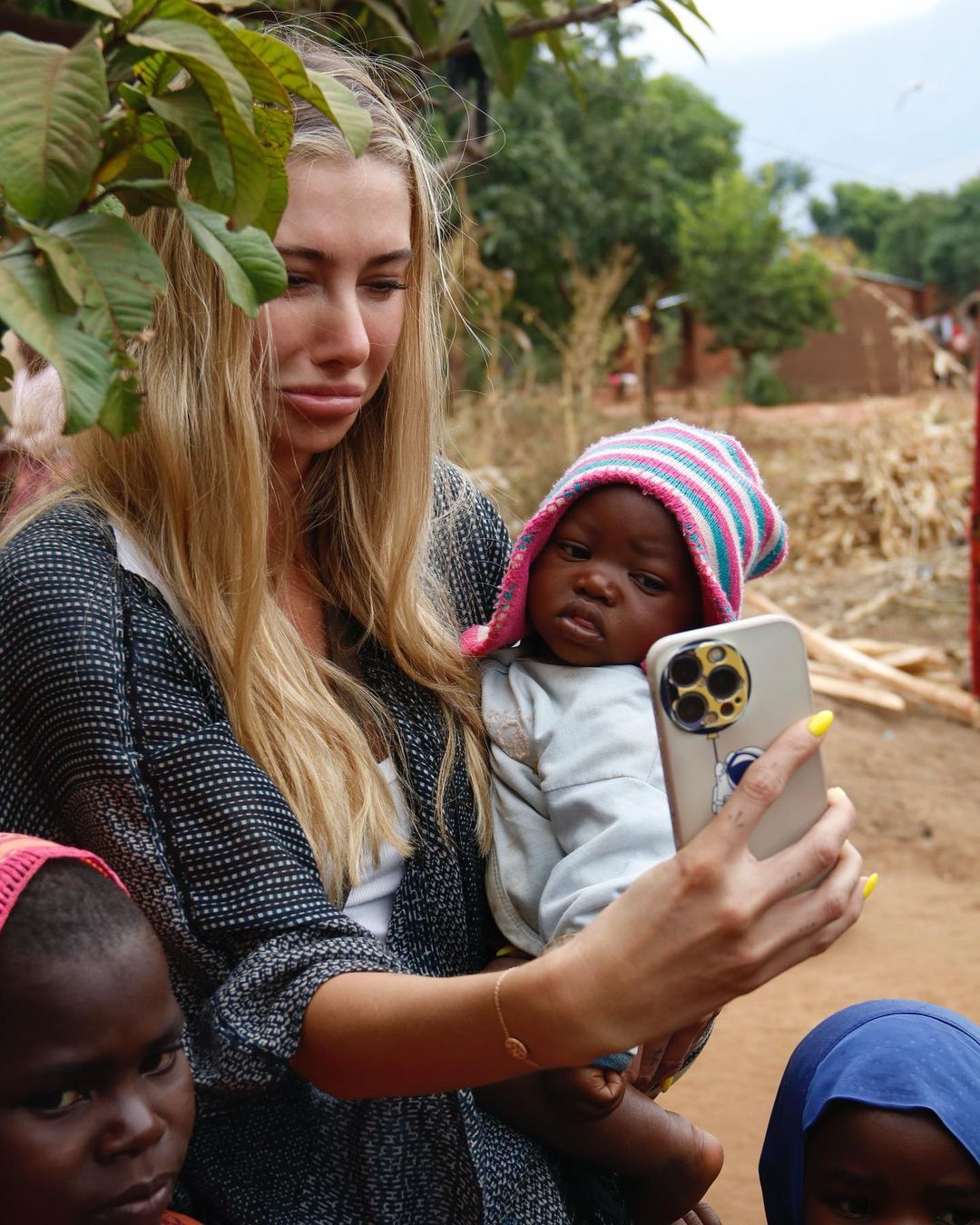 Şeyma Subaşı bu kez takdir topladı! Afrika'da yetim çocuklarla bir araya geldi 28