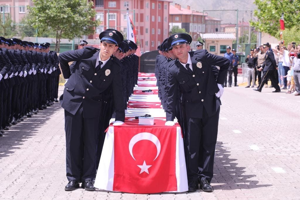 POMEM Bitlis'te mezunlarını verdi 5