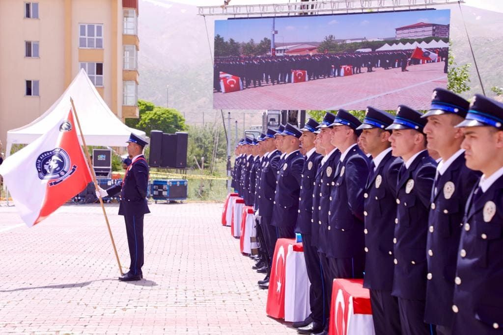 POMEM Bitlis'te mezunlarını verdi 6