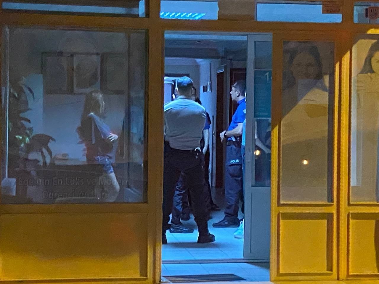 Kız öğrenci yurdunda yangın paniği! Öğrenciler kendilerini sokağa zor attı 5