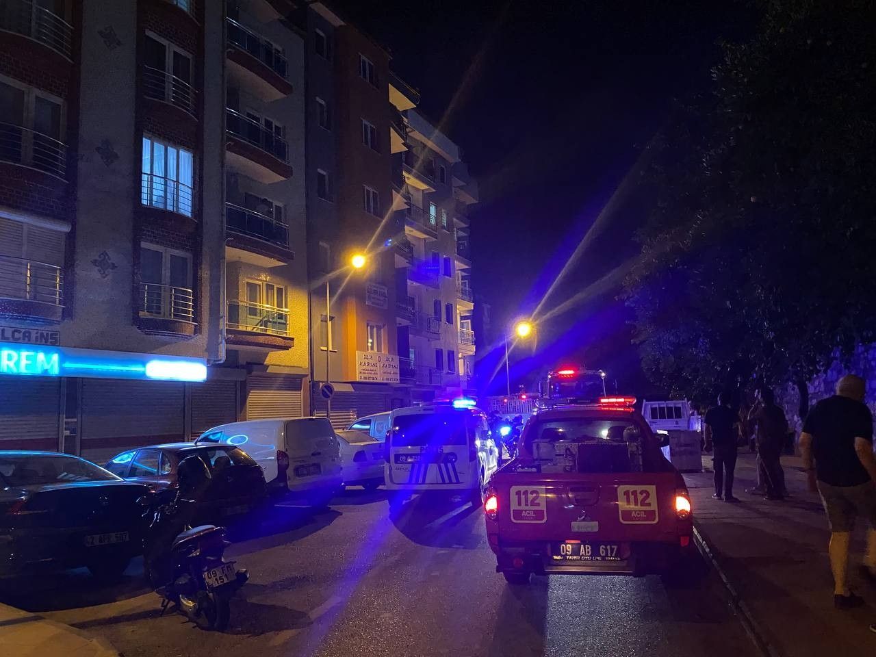 Kız öğrenci yurdunda yangın paniği! Öğrenciler kendilerini sokağa zor attı 6