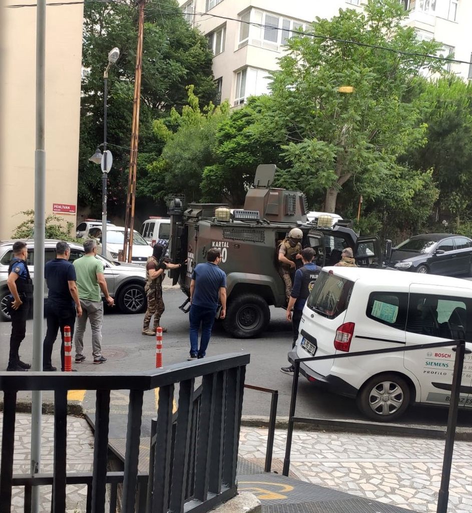 Şişli'de rehin alınan genç kız, servis elemanının ihbarıyla kurtarıldı 2