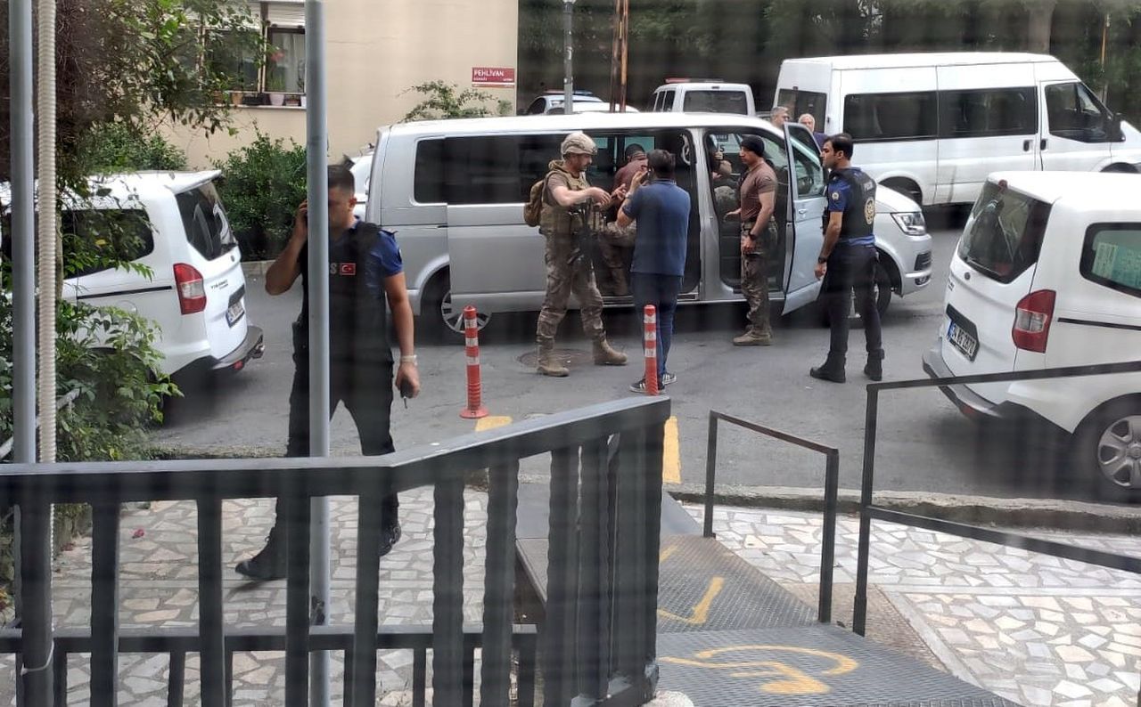 Şişli'de rehin alınan genç kız, servis elemanının ihbarıyla kurtarıldı 3