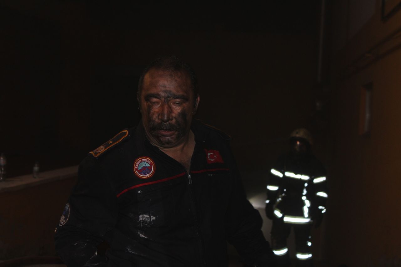 Kayseri'de 14 katlı binada yangın! 30 kişi tahliye edildi, 16 kişi hastanelik oldu 4