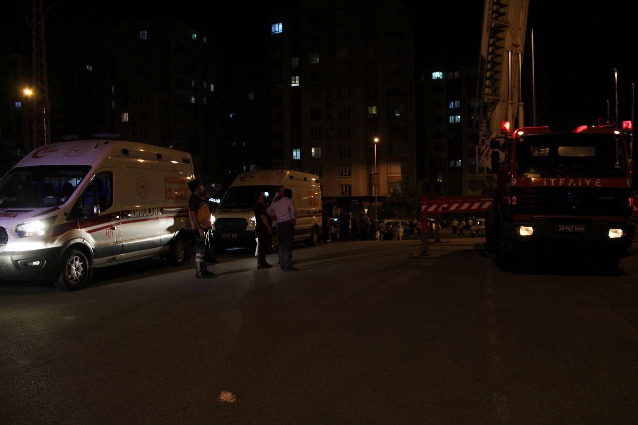 Kayseri'de 14 katlı binada yangın! 30 kişi tahliye edildi, 16 kişi hastanelik oldu 5
