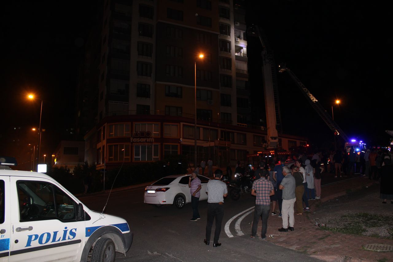 Kayseri'de 14 katlı binada yangın! 30 kişi tahliye edildi, 16 kişi hastanelik oldu 6