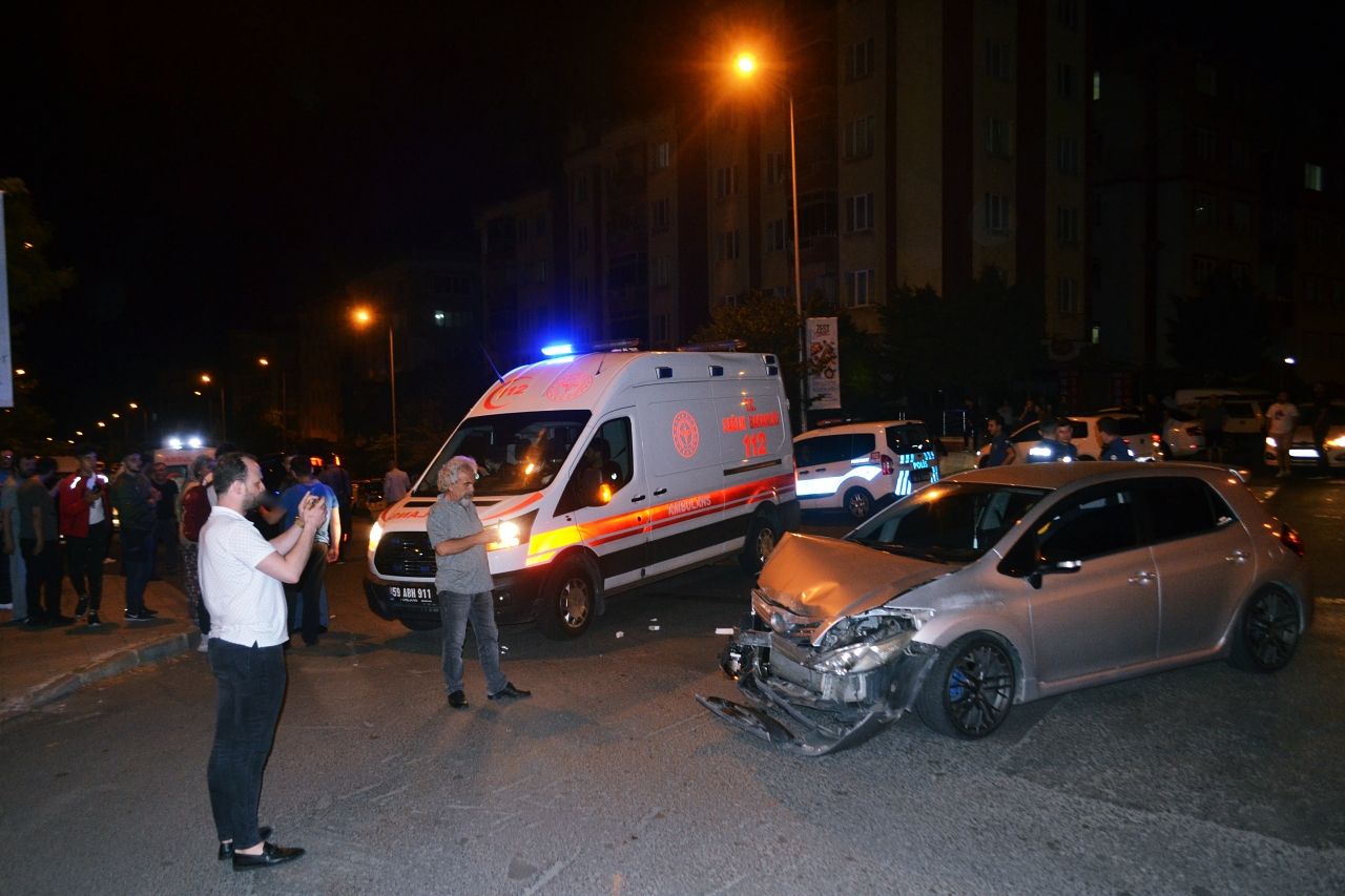 Akşener'in programından dönüyorlardı... İYİ Partilileri taşıyan minibüs devrildi! Yaralı var... 6