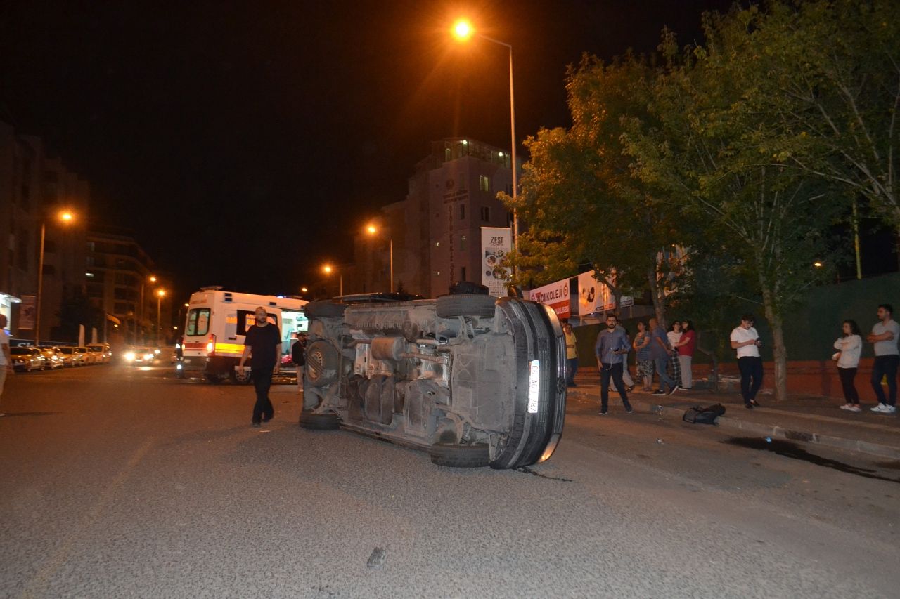 Akşener'in programından dönüyorlardı... İYİ Partilileri taşıyan minibüs devrildi! Yaralı var... 3