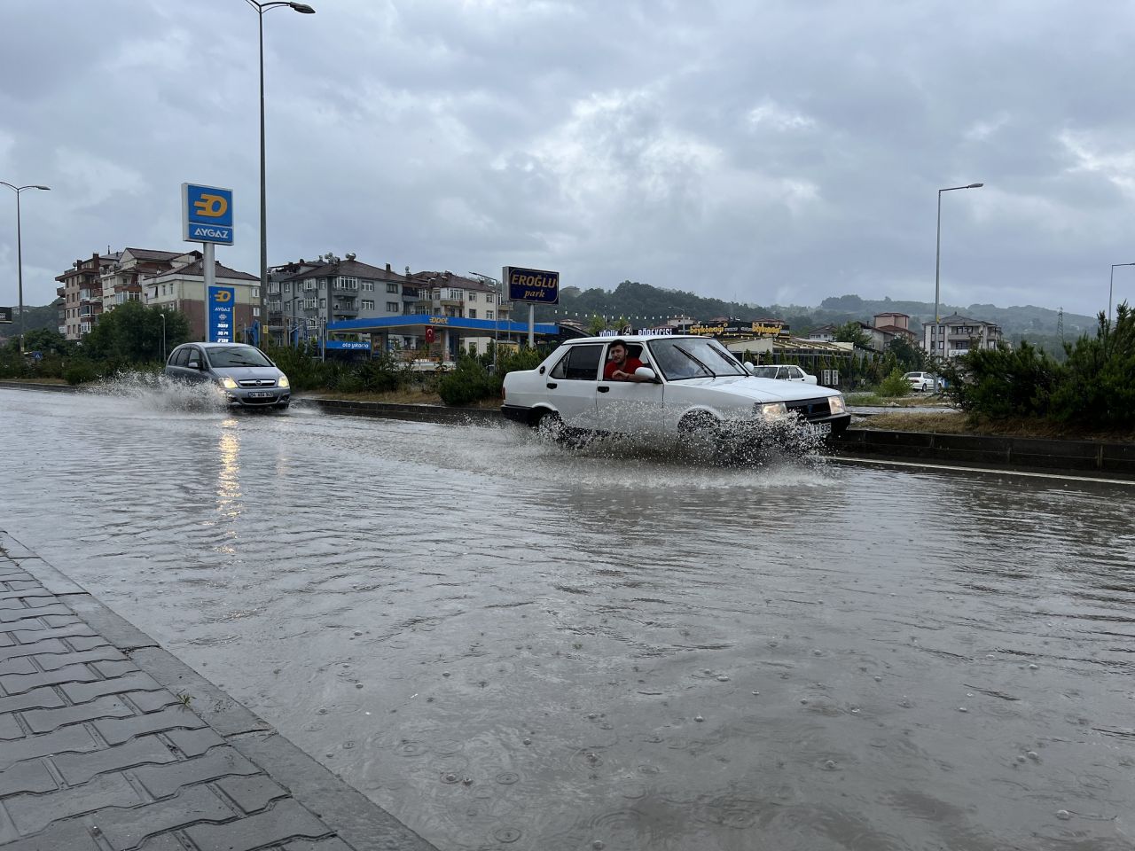 Bartın'da sağanak yağış ve hortum hayatı felç etti 9