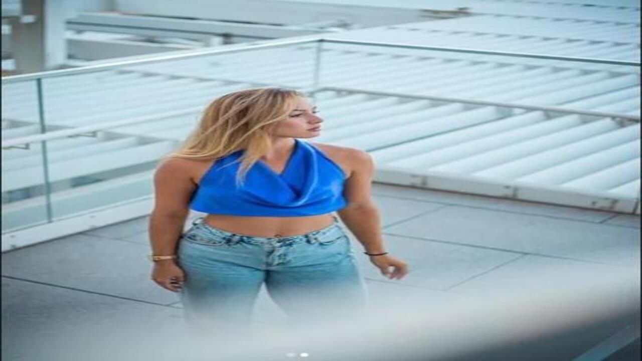 Survivor Sude Burcu bikinili fotoğrafıyla hayranlarını mest etti! 3