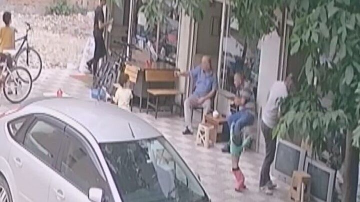 Küçük kız balkondan Ruhi Aşçı'nın üstüne düştü: 'Orada olmam bir mucizeydi' 1