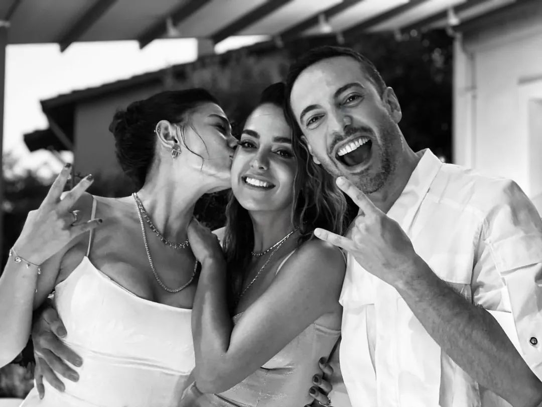 Demet Özdemir ve Oğuzhan Koç evlilik yolunda ilk adımı attı! İşte oyuncu çiftin nişan töreninden ilk kareler 12