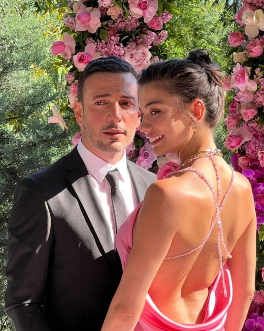 Demet Özdemir ve Oğuzhan Koç evlilik yolunda ilk adımı attı! İşte oyuncu çiftin nişan töreninden ilk kareler 30