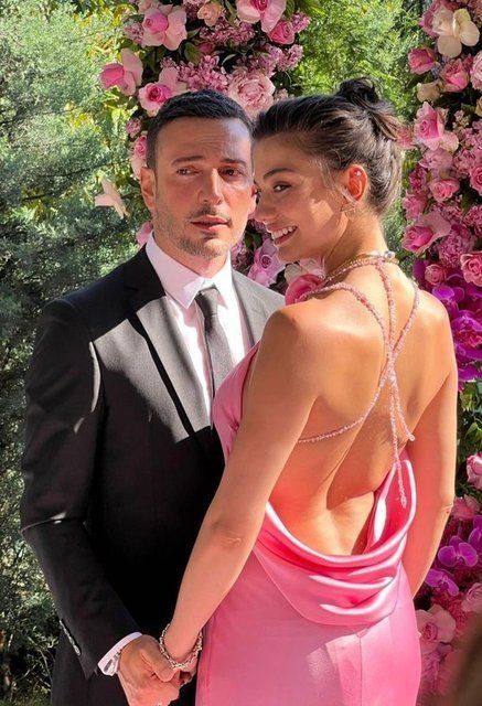 Demet Özdemir ve Oğuzhan Koç evlilik yolunda ilk adımı attı! İşte oyuncu çiftin nişan töreninden ilk kareler 25