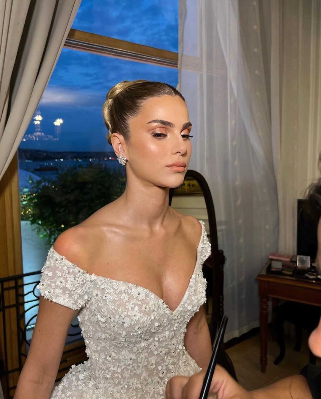 Nazlı Kayı ile Hacı Sabancı, Çırağan Sarayı’nda düğün yaptı: Davetliler şıklık yarışına girdi 9