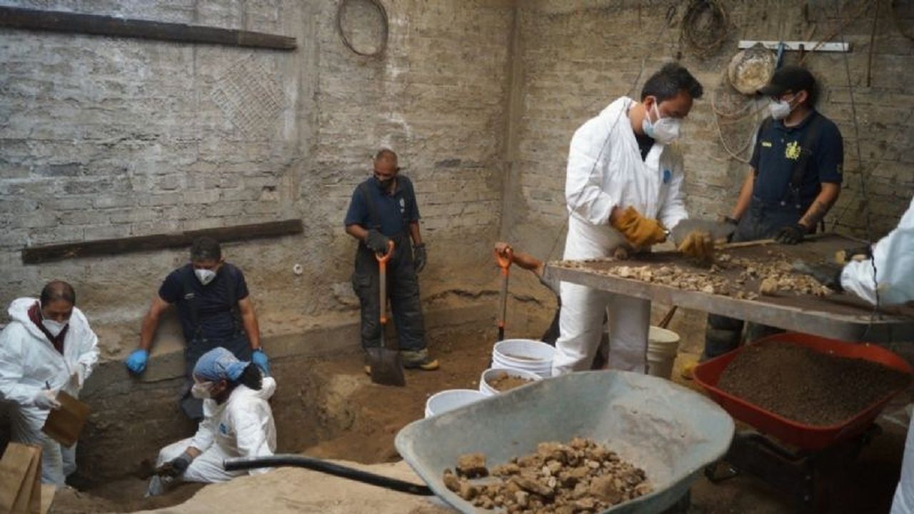 Kurbanlarını yediğini itiraf eden seri katilin evinden 4 bin 600 insan kemiği çıktı 10