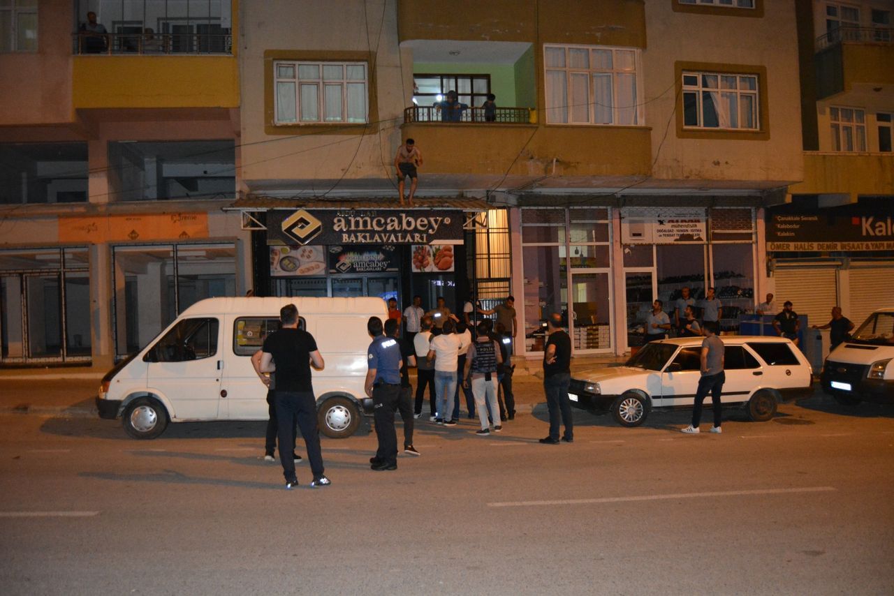 Gaziantep'te korkulu saatler! Eşini ve 2 çocuğunu tüfek ve bıçakla rehin aldı 3