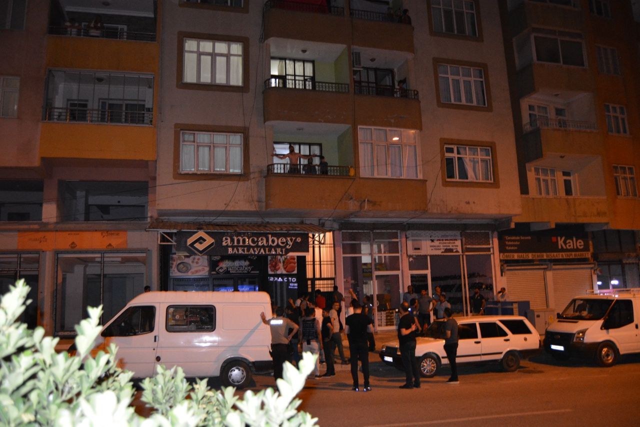 Gaziantep'te korkulu saatler! Eşini ve 2 çocuğunu tüfek ve bıçakla rehin aldı 4