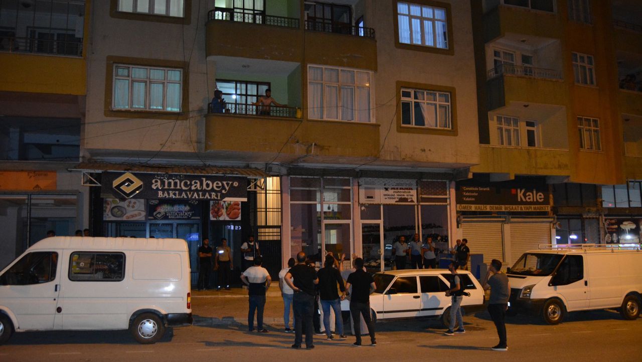 Gaziantep'te korkulu saatler! Eşini ve 2 çocuğunu tüfek ve bıçakla rehin aldı 1