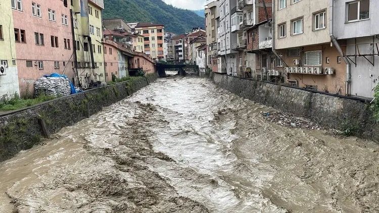 Batı Karadeniz sel felaketiyle boğuşuyor: 235 kişi tahliye edildi, 1 kişi kayıp! İşte il il son durum... 11