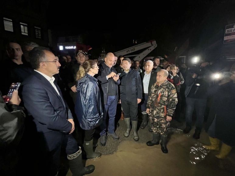 Batı Karadeniz sel felaketiyle boğuşuyor: 235 kişi tahliye edildi, 1 kişi kayıp! İşte il il son durum... 8