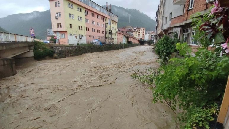 Batı Karadeniz sel felaketiyle boğuşuyor: 235 kişi tahliye edildi, 1 kişi kayıp! İşte il il son durum... 4