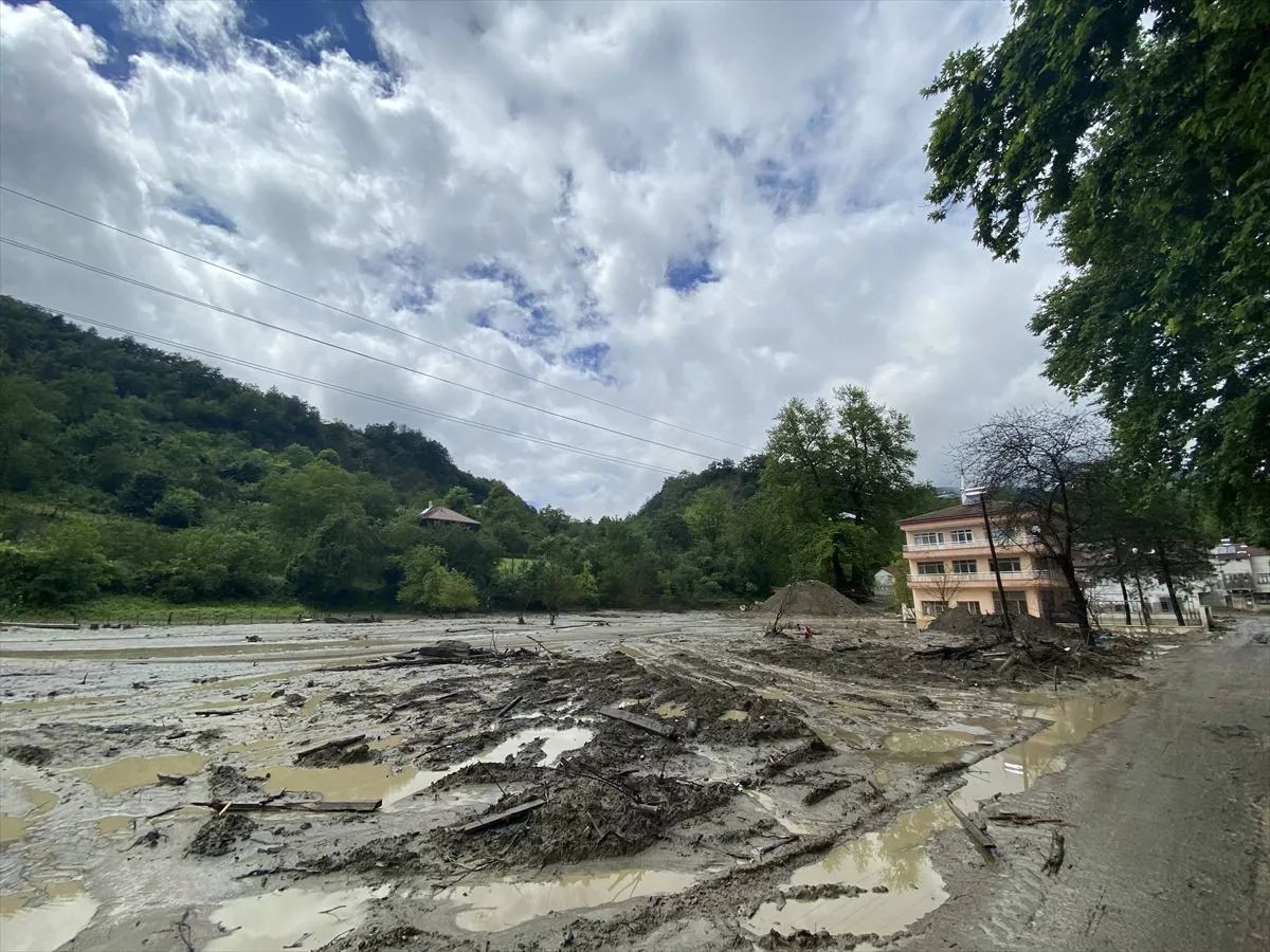 Batı Karadeniz sel felaketiyle boğuşuyor: 235 kişi tahliye edildi, 1 kişi kayıp! İşte il il son durum... 12