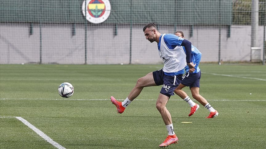 Fenerbahçeli futbolcu Serdar Dursun, Bundesliga'nın köklü ekiplerinden Augsburg'un radarına girdi 4