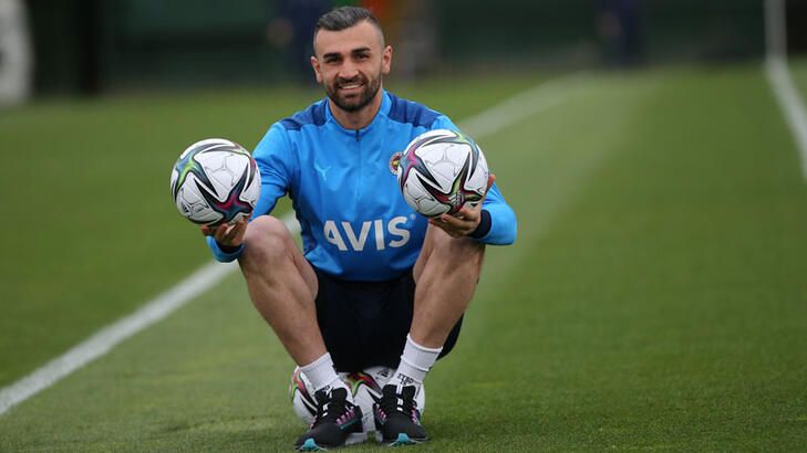 Fenerbahçeli futbolcu Serdar Dursun, Bundesliga'nın köklü ekiplerinden Augsburg'un radarına girdi 6