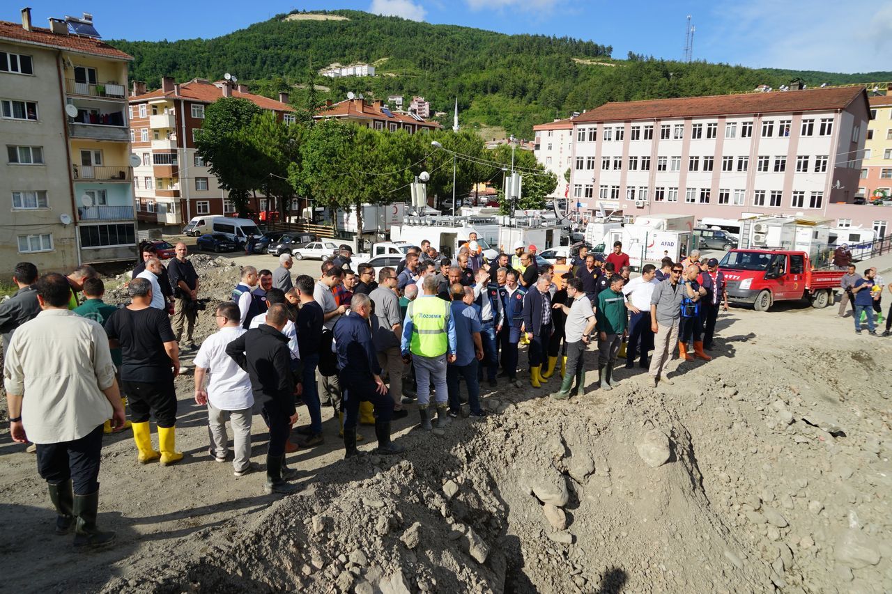 Bakan Kurum ve Bakan Karaismailoğlu, Bozkurt’ta çalışmaları yerinde inceledi 16