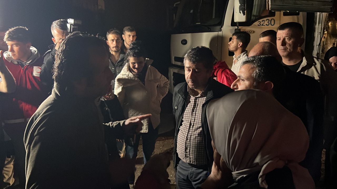 Düzce'de su taşkını 1200 hanenin elektriğini kesti! Kızılay yemek, belediye su dağıttı 9