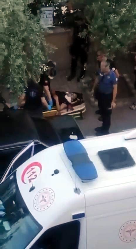 Sevgilisinin boğazını kesti, yardıma gelenleri tehdit etti 2