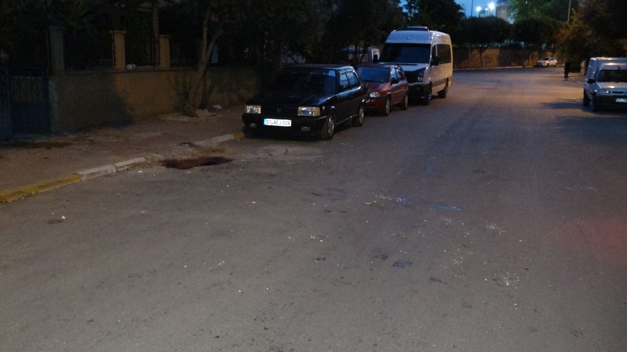 Sevgilisinin boğazını kesti, yardıma gelenleri tehdit etti 5