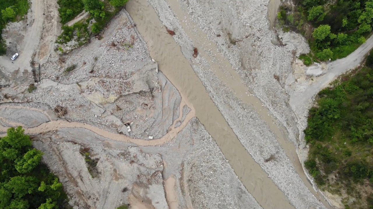 Kastamonu'da selden zarar gören köprü ve yollar dron ile havadan görüntülendi 1