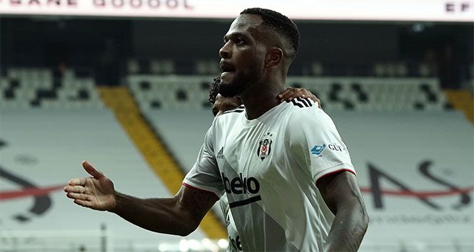 Beşiktaş'tan ayrılan Kanadalı futbolcu Cyle Larin'in Nottingham Forest ile anlaştığı iddia edildi 5