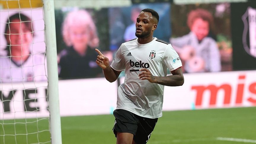 Beşiktaş'tan ayrılan Kanadalı futbolcu Cyle Larin'in Nottingham Forest ile anlaştığı iddia edildi 8
