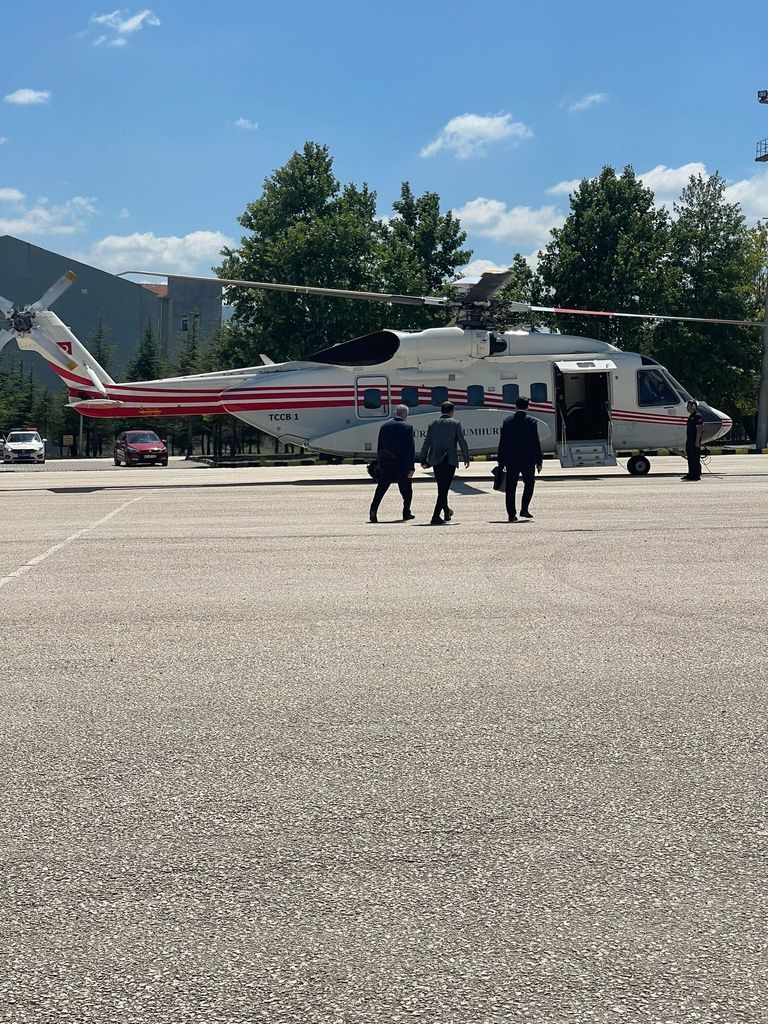 AK Parti Genel Başkan Vekili Binali Yıldırım’ı taşıyan helikopter Bilecik’e acil iniş yaptı 1