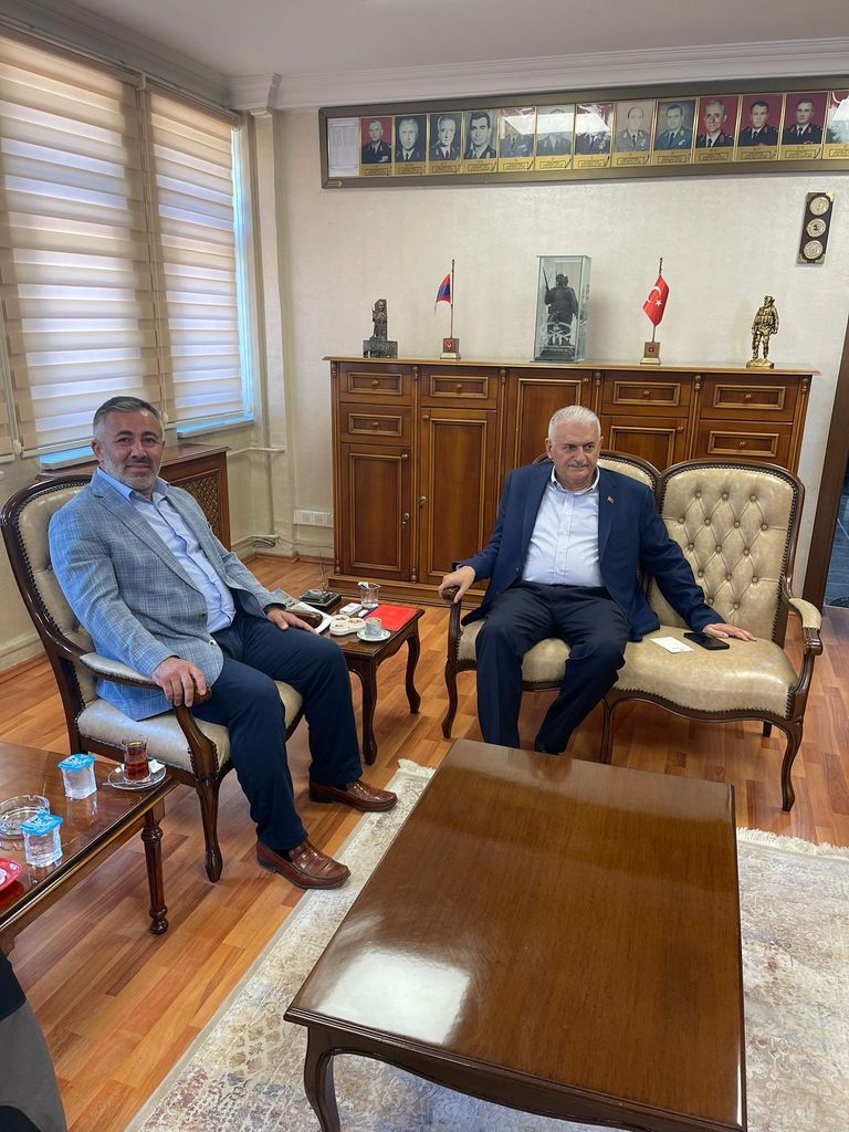 AK Parti Genel Başkan Vekili Binali Yıldırım’ı taşıyan helikopter Bilecik’e acil iniş yaptı 2