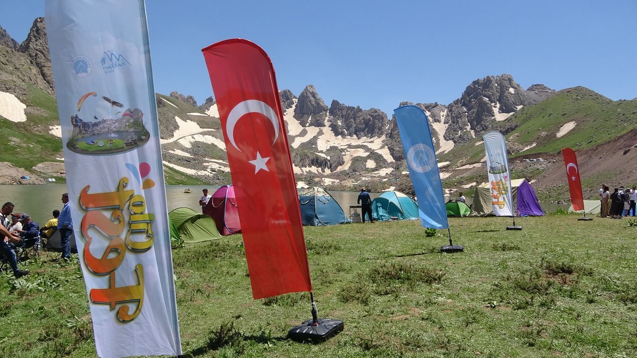 Terörden temizlenen 3 bin 500 rakımlı Sat Buzul Gölleri'nde renkli festival 5