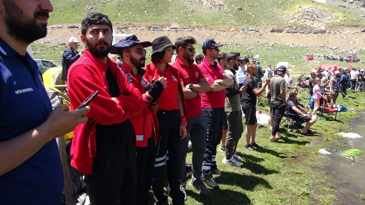 Terörden temizlenen 3 bin 500 rakımlı Sat Buzul Gölleri'nde renkli festival 9