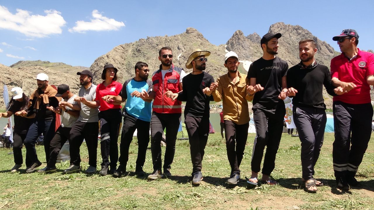 Terörden temizlenen 3 bin 500 rakımlı Sat Buzul Gölleri'nde renkli festival 10
