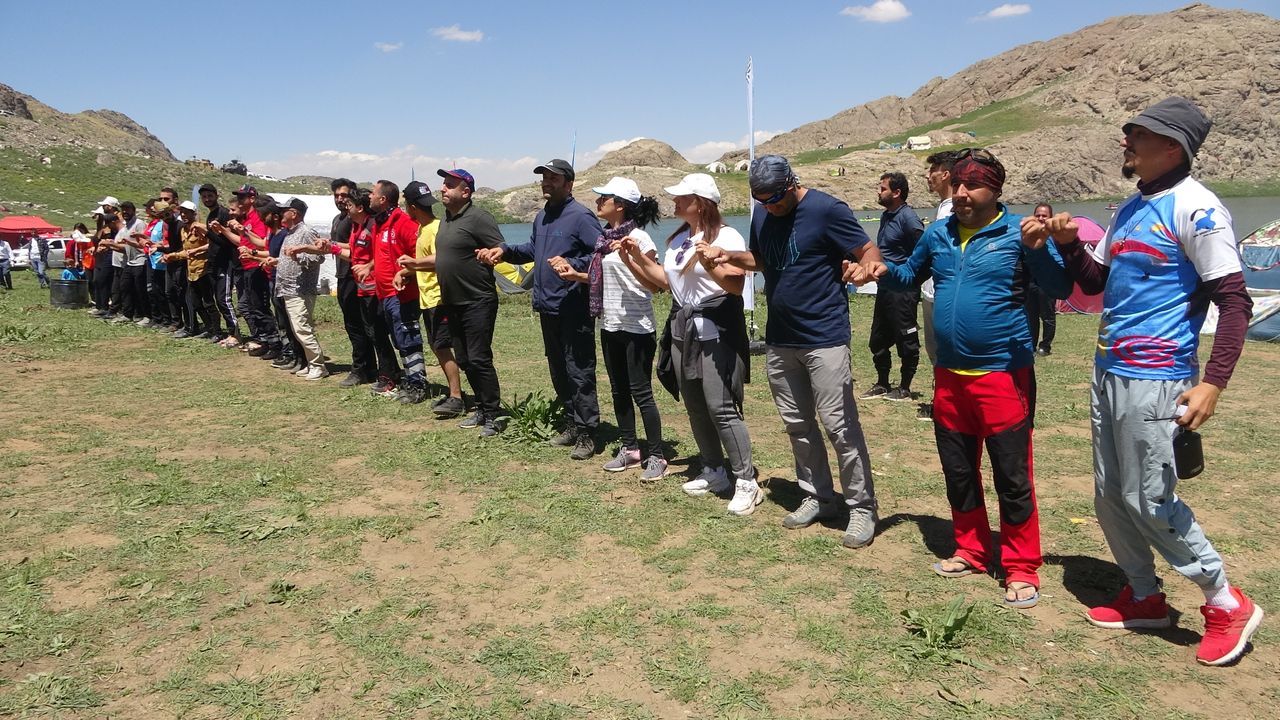 Terörden temizlenen 3 bin 500 rakımlı Sat Buzul Gölleri'nde renkli festival 11