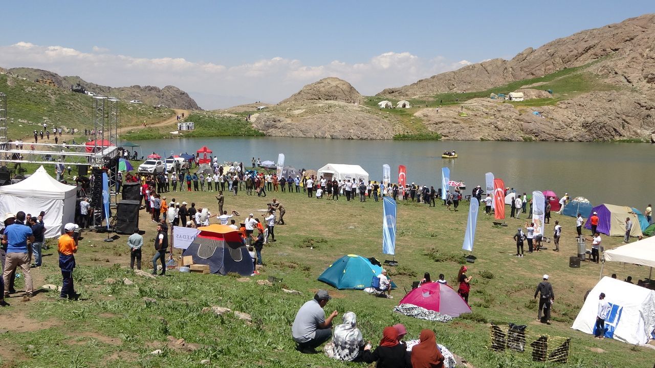 Terörden temizlenen 3 bin 500 rakımlı Sat Buzul Gölleri'nde renkli festival 13