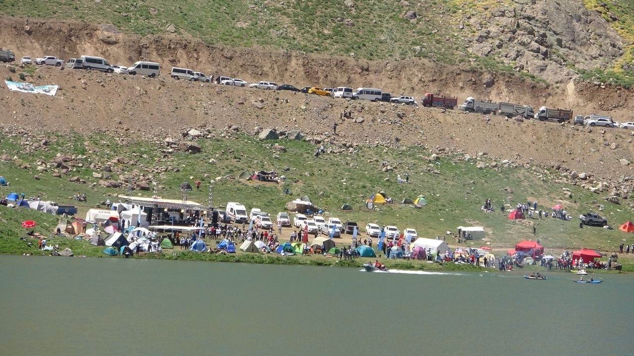 Terörden temizlenen 3 bin 500 rakımlı Sat Buzul Gölleri'nde renkli festival 18