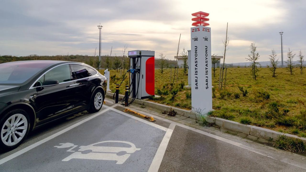 Elektrikli araçlar için şarj istasyonlarına 1 milyar liralık yatırım yapılacak 7