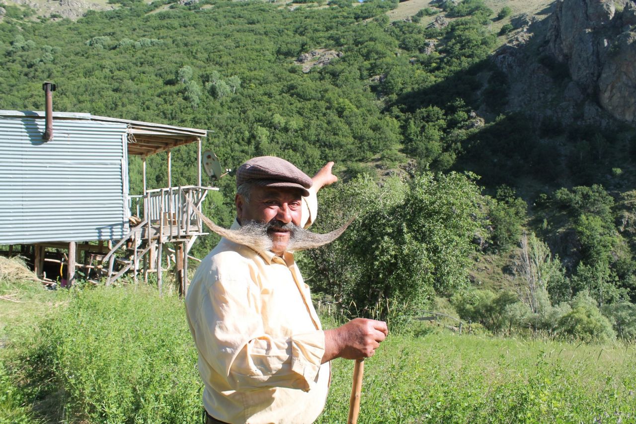 Pala Dayı'nın cesur davranışı, ayıları korkuttu 1